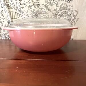 Vintage Pyrex Pink Bowl #24 2 Quart with Lid